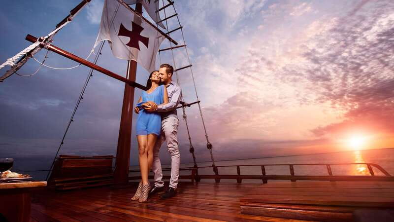 Cancun: Columbus The Romantic Dinner Cruise - Cruising Nichupté Lagoon While the Light Changes