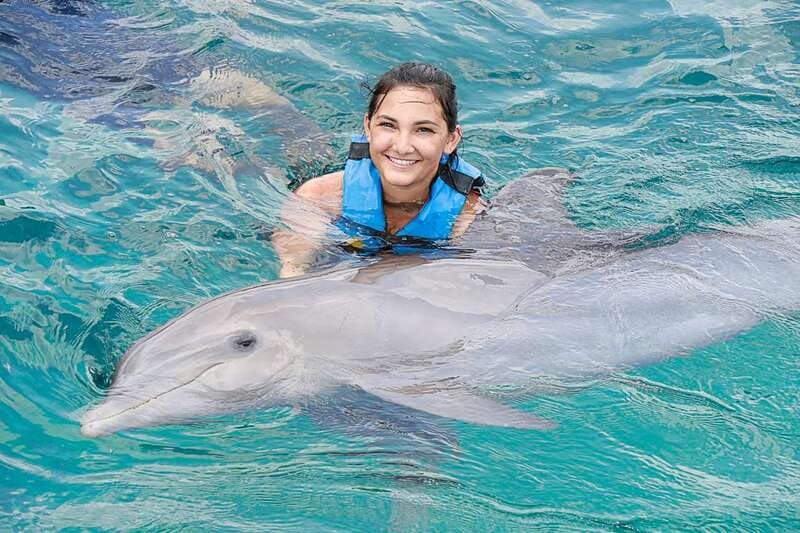 Cancún: Dolphin Encounter on Isla Mujeres with Buffet - FAQ