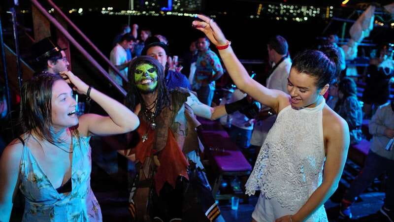 Cancún: Jolly Roger Pirate Dinner Cruise 2025 - Premium Open Bar: What You Can Order, and How to Use It