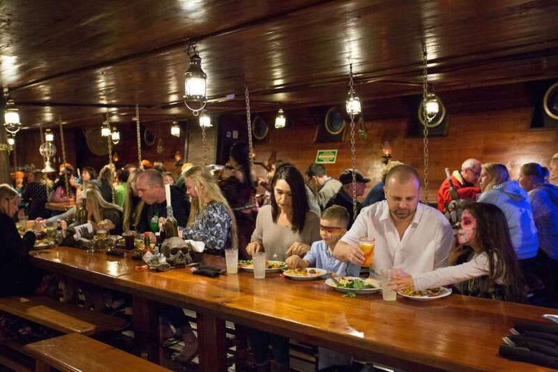Cancún: Jolly Roger Pirate Dinner Cruise 2025 - Atmosphere and Crowd Energy: Lively, Family-Friendly, No Nonsense
