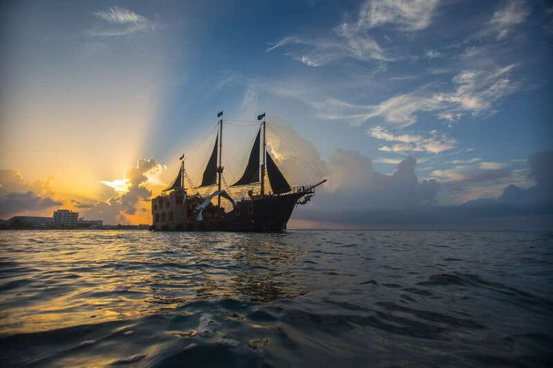 Cancún: Jolly Roger Pirate Dinner Cruise 2025 - Captain Black Jack’s Treasure Hunt: The Show That Runs the Night