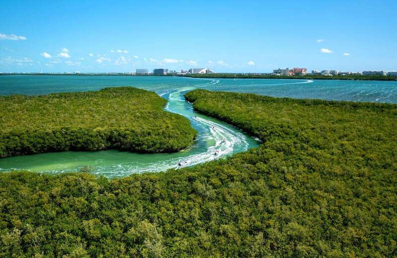 Cancun: Jungle Tour Adventure with Speedboat and Snorkeling - Speedboat driving in Nichupté lagoon, mangroves and momentum