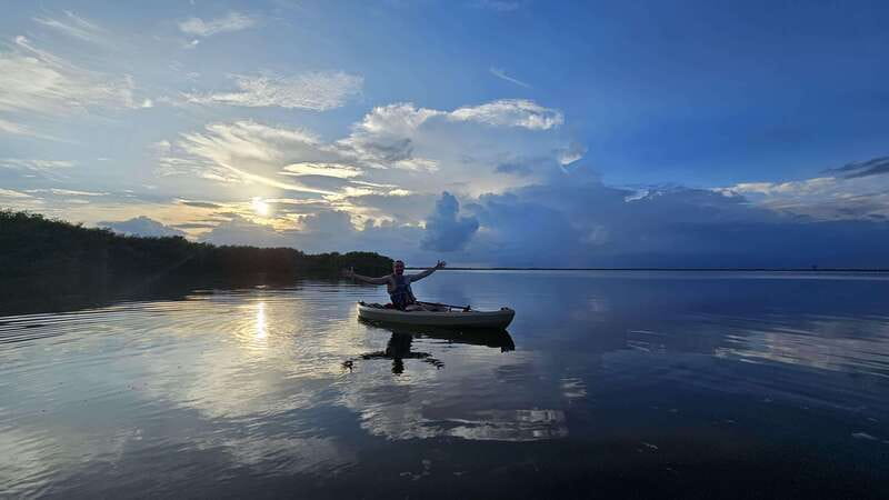 Cancun: Kayaking Tour in Nichupte Lagoon - Entering mangrove tunnels: where the scenery turns weird in a good way