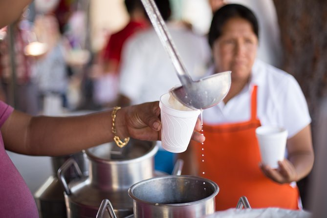 Cancun Street Food Tour with Food Stalls, Local Market and Murals - Stop 6 at Bonampak: murals for photos and street art context