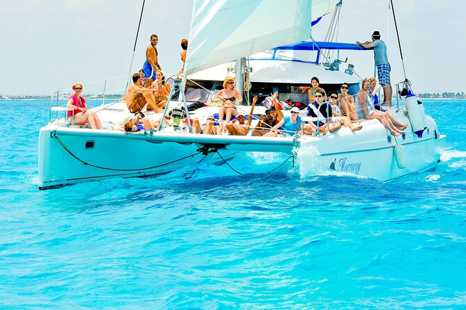 Catamaran to Isla Mujeres Snorkeling Tour with Open Bar and Lunch - Beach club lunch: where the day gets most of its comfort
