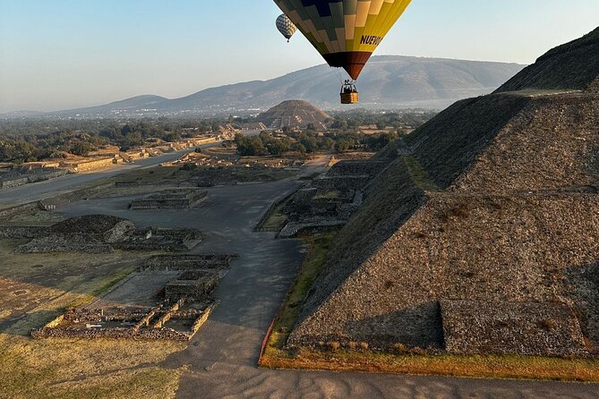 CDMX balloon flight, breakfast, pickup and visit to Teotihuacán - Craft Shops and Mezcal Tasting: Turning Tourism Into Shopping with Context