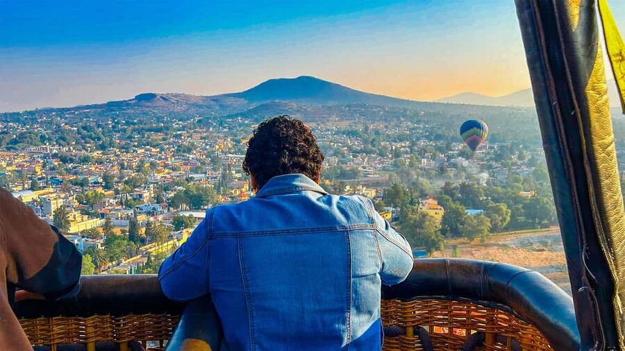 CDMX: Teotihuacan Hot Air Balloon with Breakfast - Tequila, spirits, and obsidian: what this stop gives you