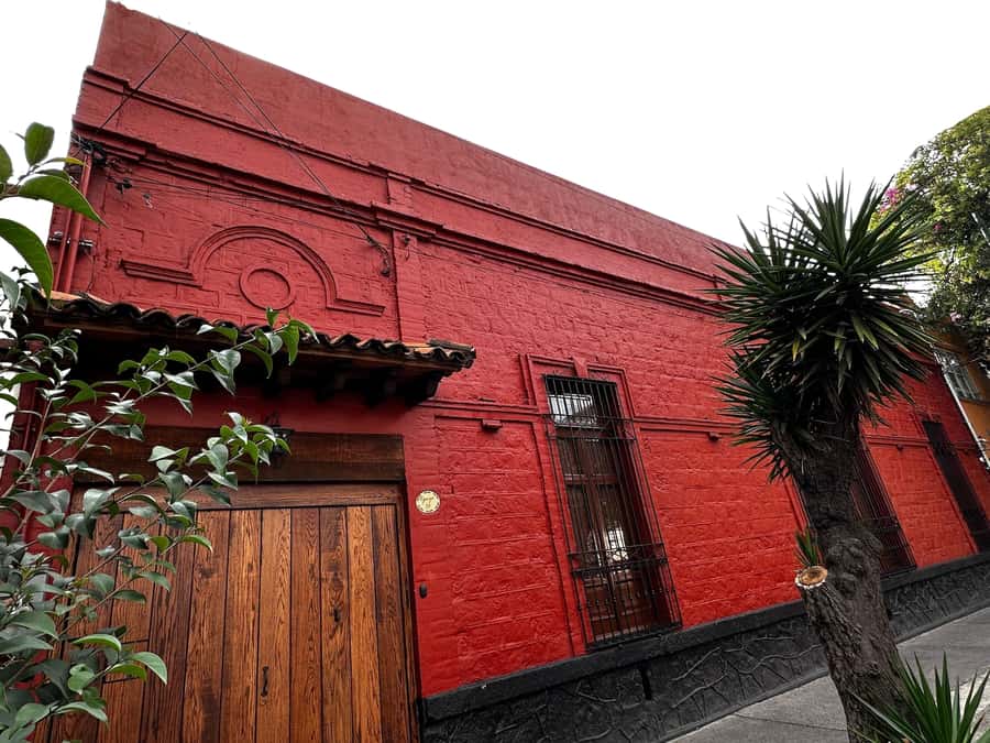 CDMX: Xochimilco, Coyoacan, Frida Kahlo Museum & Murals Tour - Morning Stop: Cooperative Artisans and a Workshop That Breaks Up the Bus Time