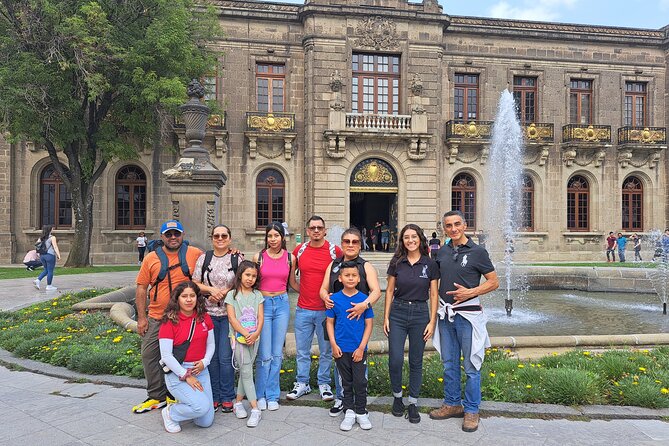 Chapultepec Castle Tour and its surroundings - Guides and language: what to expect in English