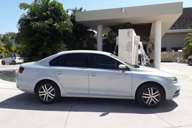 Cheap transfer for up to 10 people. - The meet-and-find process at Cancun International Airport