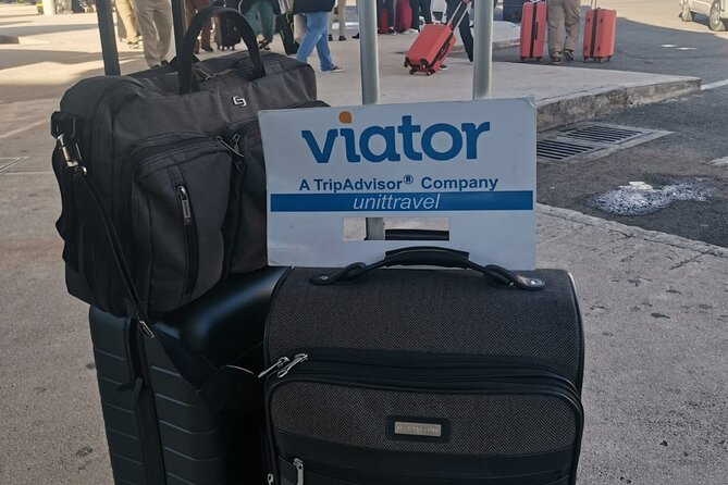 Cheap transfer for up to 10 people. - Round-trip option for an easier departure