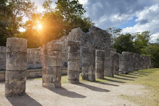 Chichen Itza by Van: Reduced Group, Tour Guide, Fast Trip & Lunch - Stop 1: Entering Chichén Itzá and finding the rhythm fast