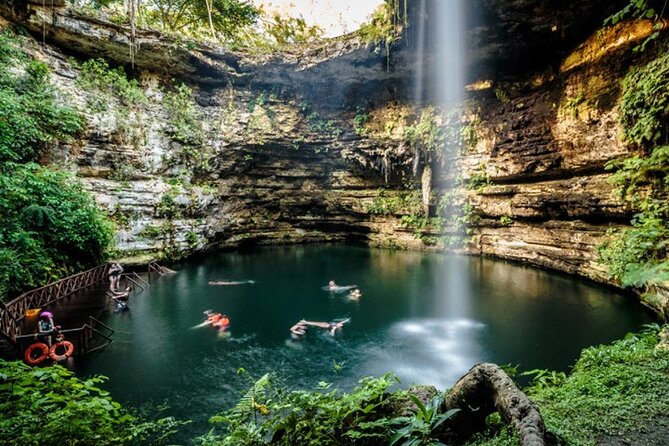 Chichen Itza Exclusive Tour, Cenote, Magical Town & Buffet - Valladolid main square break: a real town moment