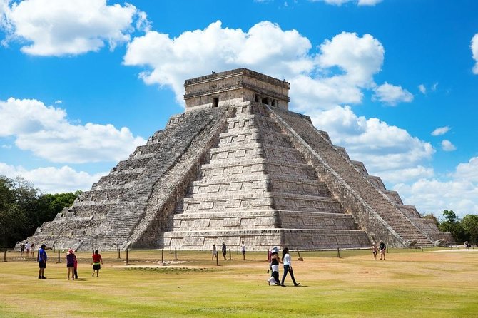 Chichen Itza Free Tours with Cenote Experience in Mexico - Food Stops: Yucatán Buffet And On-The-Go Choices