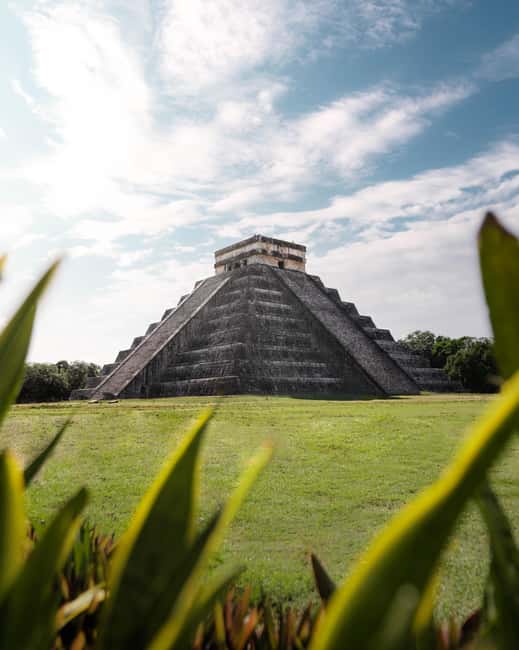 Chichen Itza On-Site Guided Tour with Certified Local Expert - Shared Bilingual or Private Monolingual: Picking the Right Format
