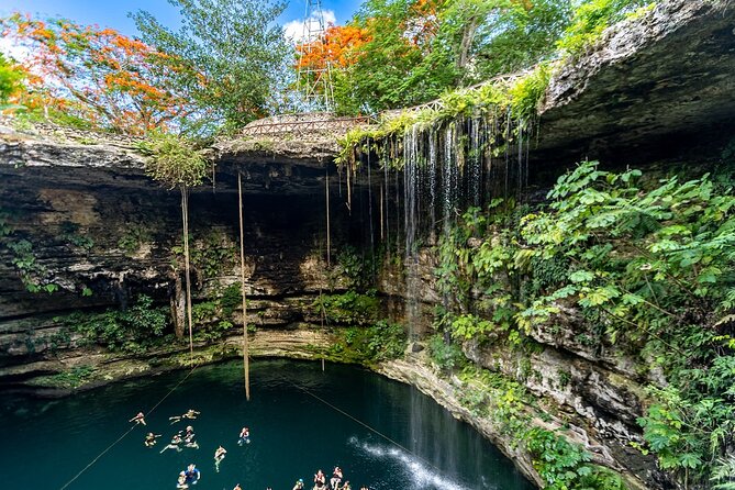 Chichen Itza, Transportation, lunch, cenote and Valladolid. - Cancun to Chichén Itzá: the bus ride reality