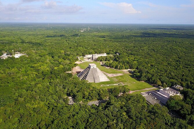Chichen Itza : Walking Tour with Expert Guide and Skip-the-Line Access! - Stop 2: Temple of the Warriors and the power of carved squares