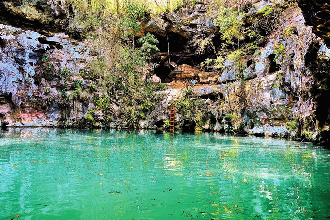 Choose your experience to live in Los 7 Cenotes San Gerónimo - First stop: the semi-open cenote experience
