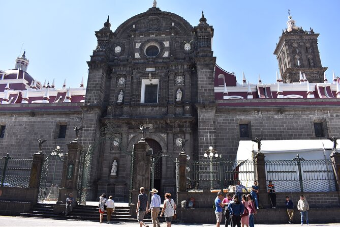 City walking tour in Puebla (private tour) - Mercado El Parían and Callejón de los Sapos: crafts, antiques, and street life