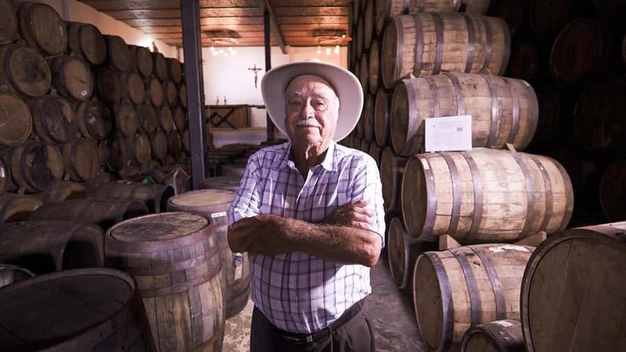 Classic Tequila Route Tour from Guadalajara and cantaritos el GÜERO!!! - El Güero cantaritos: the traditional drink finale with showtime energy