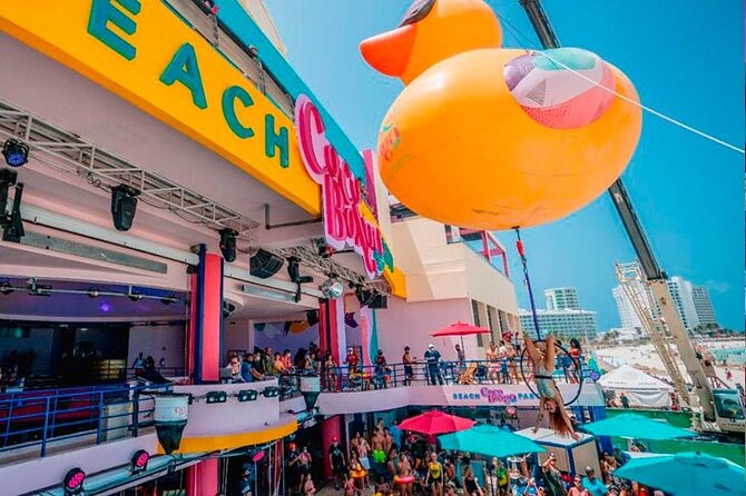 Coco Bongo Beach Club Cancun - Your 1:00 pm schedule: how the day party flows for about six hours