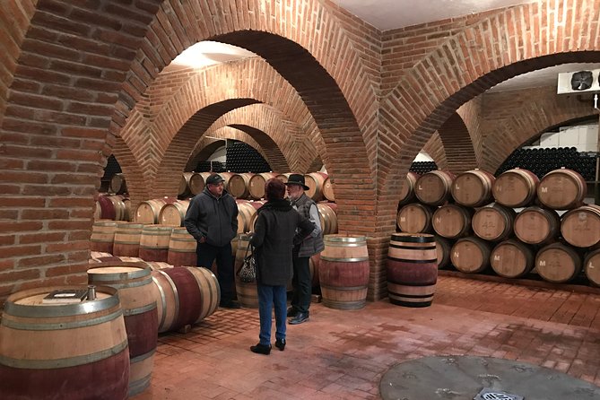 Couple Tour - La Lomita and Vina de Frannes style planning: tickets not included at select wineries