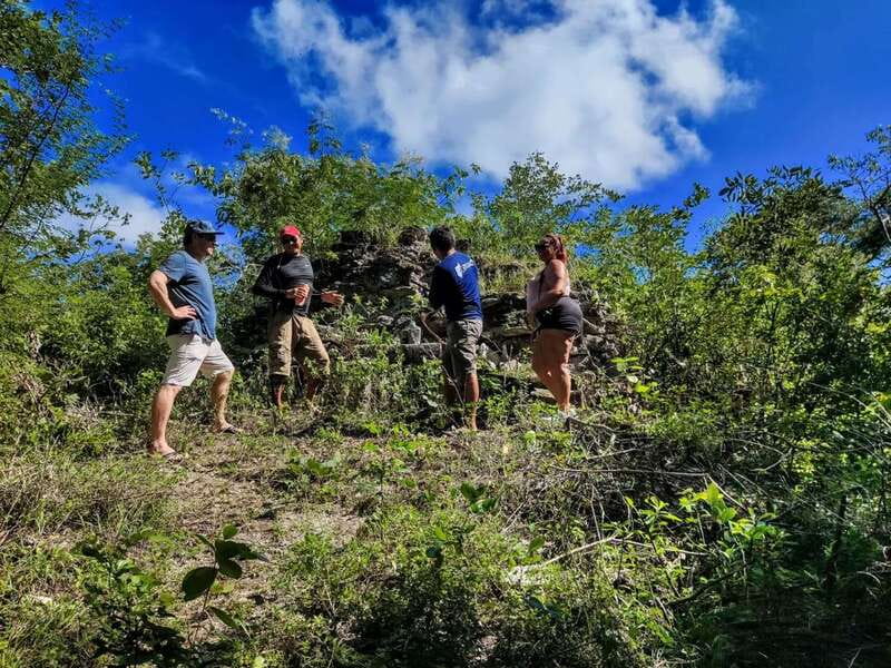 Cozumel: 5-Hour Private Caves and Ruins Tour with Lunch - Oceanfront lunch under a palapa: food plus payoff views