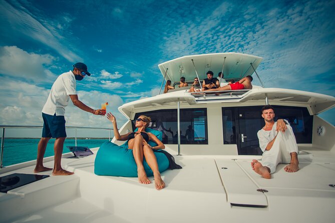 Cozumel All Inclusive: Coast & Relax 4h on 51' Leopard - The Crew Experience, From Attentive Service to Weather Adjustments