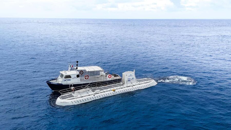 Cozumel: Atlantis Submarine Adventure - The submarine experience: 100 feet down, live narration up top