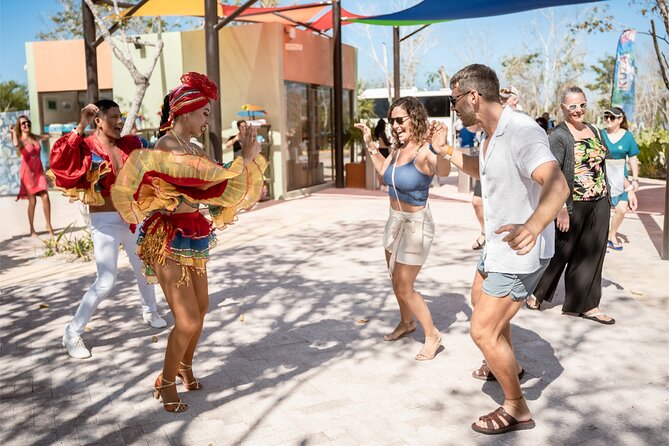Cozumel: KUZÁ Beach Pass with Buffet, Open Bar & Activities - Stop 4: buffet dining and the open bar that people judge fast