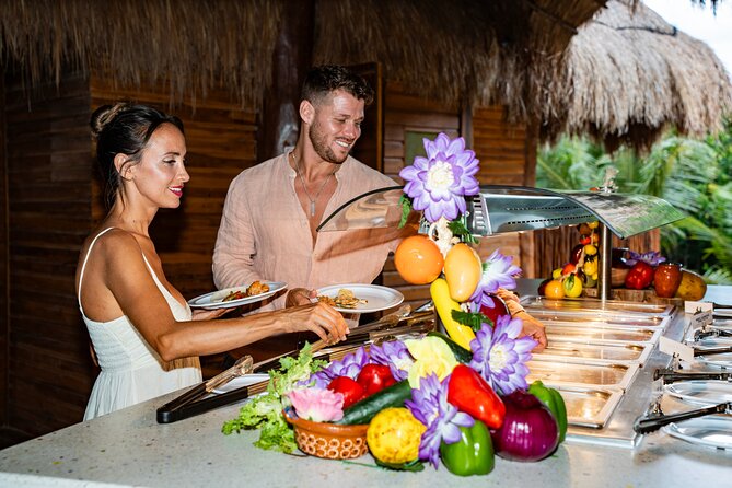 Cozumel: KUZÁ Beach Pass with Buffet, Open Bar & Activities - Drinks and food: what to do when your group disagrees