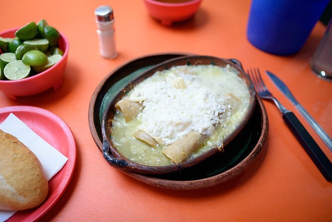 Culinary Secrets of the Centro Histórico - Plaza de Santo Domingo: your first tastings and your first sense of place