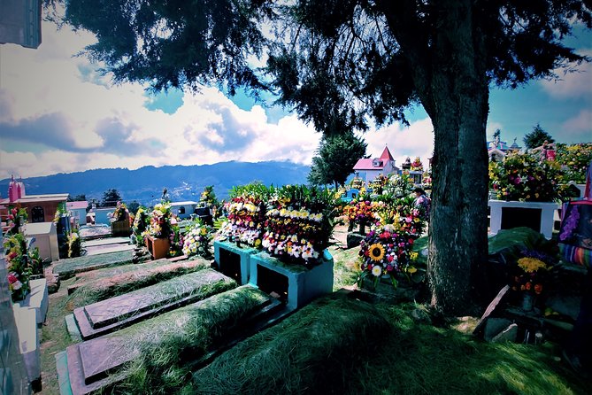 Customs of indigenous villages of Chiapas - Iglesia de San Juan Bautista, where rituals are the point