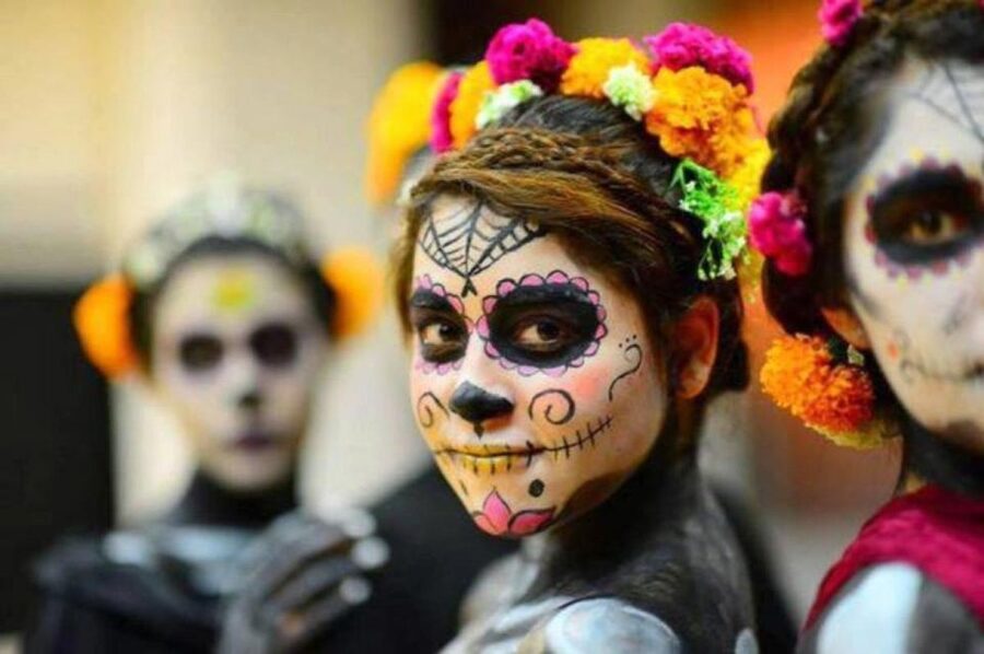 Day of the Dead Tour in San Andres Míxquic From Mexico City - Cemetery time: families, candles, and the feeling of continuity