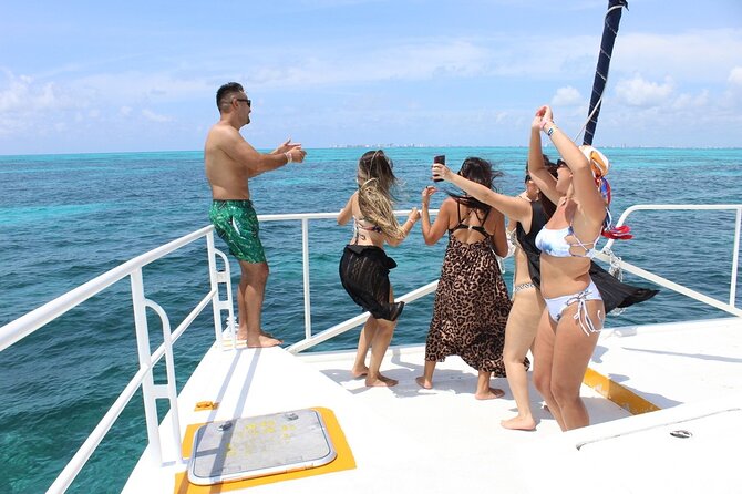 Deluxe Catamaran to Isla Mujeres with Open Bar from Cancun - Snorkeling stop: making the underwater time work for you