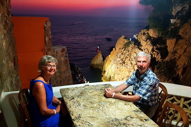 DeLuxe Cliff Divers+Sunset Exhibition byNight w/Different Options - Why this Acapulco byNight show feels like a real night out