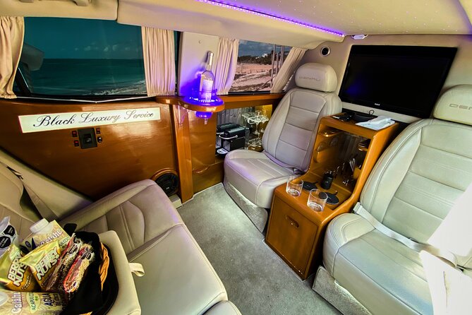 Deluxe GMC Limousine from Cancun Airport to Puerto Morelos - Finding the Right Person in Terminals 2, 3, and 4