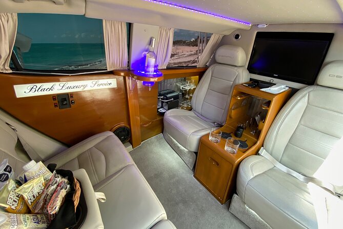 Deluxe GMC Limousine from CUN Airport to Playa Mujeres - Small risk to avoid: ask about the entertainment system before you leave