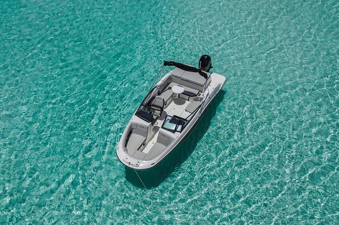 Deluxe Private Boats - 24 ft Sea Ray - San Miguel de Cozumel by boat: a scenic warm-up cruise