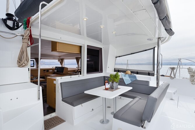 Deluxe Private Boats - 40 ft Catamaran - Lunch on board: the “we planned this” advantage of a private boat