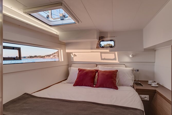 Deluxe Private Boats - 40 ft Catamaran - Premium drinks, but with a sensible setup