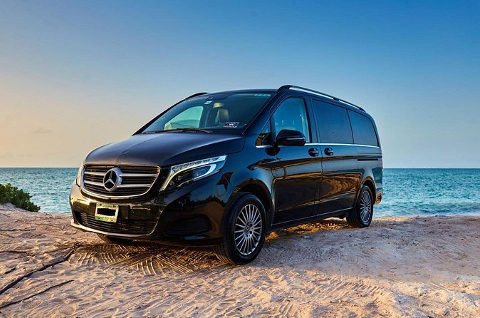 Departures in Mercedes Benz from Tulum to Cancun Airport - Bathroom Stop Reality: When the Driver Checks In