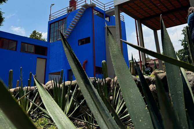 Diego Rivera Frida Kahlo Studio House Tour - Entering the San Ángel Studio Houses, the O’Gorman Way
