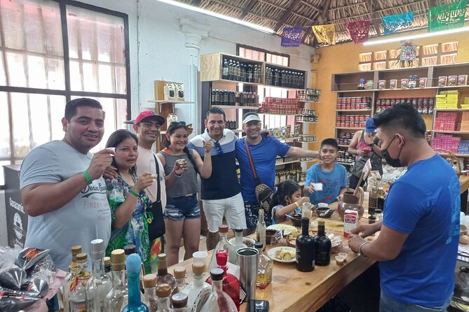 Discover the magic of Huatulco and its surroundings areas - Mercado de Artesanias: Oaxaca Crafts and Natural Dye Sources