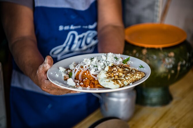 Earth, Corn & Fire: Tasting the Roots of Oaxacan Cuisine - Mercado 20 de Noviembre: fresh juice and corn-based specialties