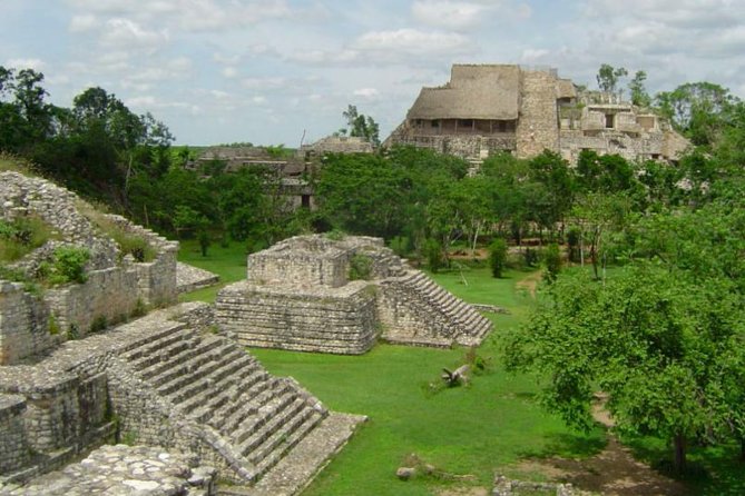 Ek Balam Majestic Mayan Ruins and Cenote Tour - Stop 4: Valladolid colonial break, San Servacio Cathedral, and park time