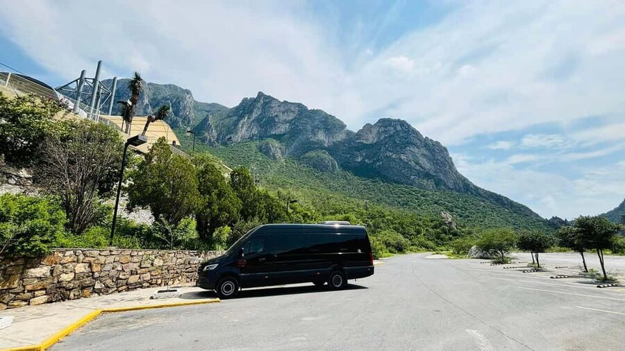 El mejor tour a "Grutas de Garcia" + Teleférico + Tickets - Guides, languages, and the kind of service that makes the day feel easy