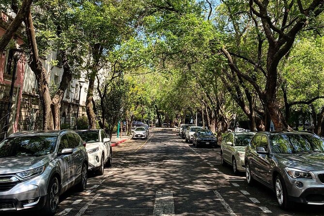Epic Condesa and Roma Norte Walking Tour - Plaza Río de Janeiro and Edificio Río de Janeiro: the David replica and the building that tells a story