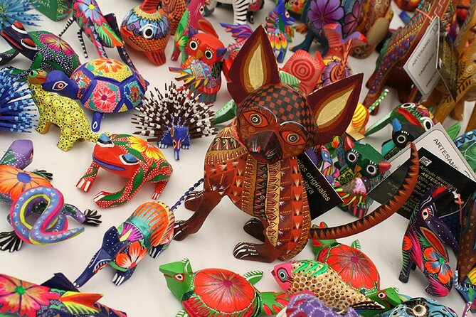 Essence Zapoteca Monte Albán, Barro Negro and Alebrijes for a day. - A one-day loop that actually makes sense