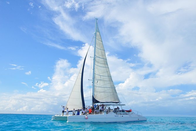 Exclusive Sailing Isla Mujeres. Top tour! - Boarding the catamaran: what the sailing portion is like